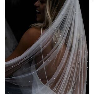 JJ's House Elegant White Veil with Pearl Accents